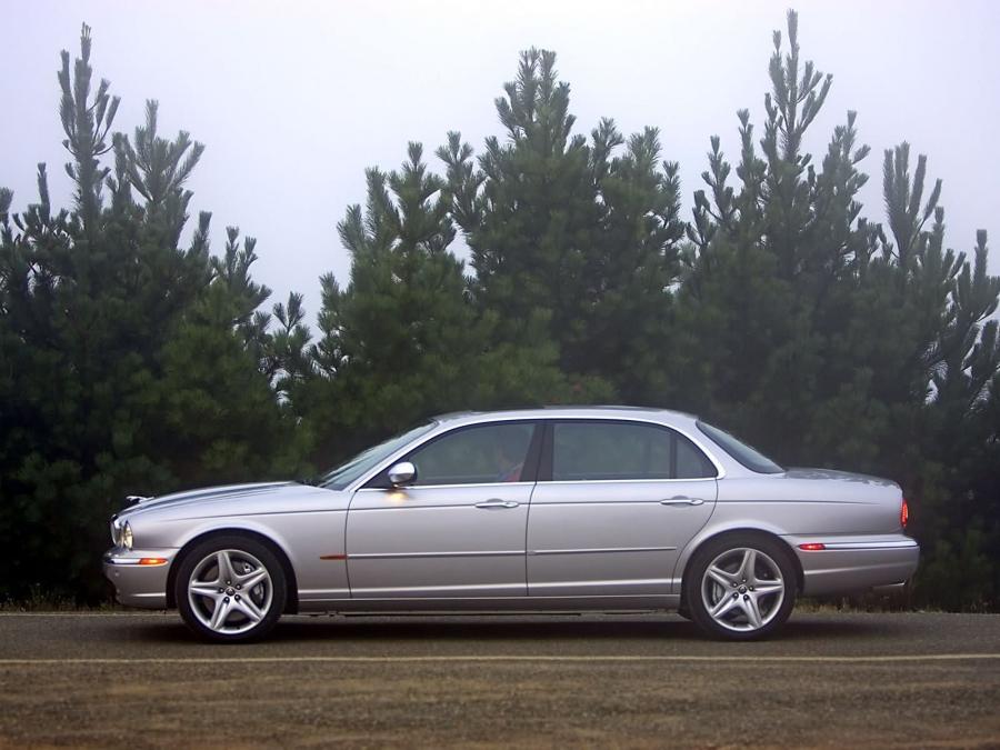  Jaguar XJ Super V8 2003 года  (фото 22 из 46)
